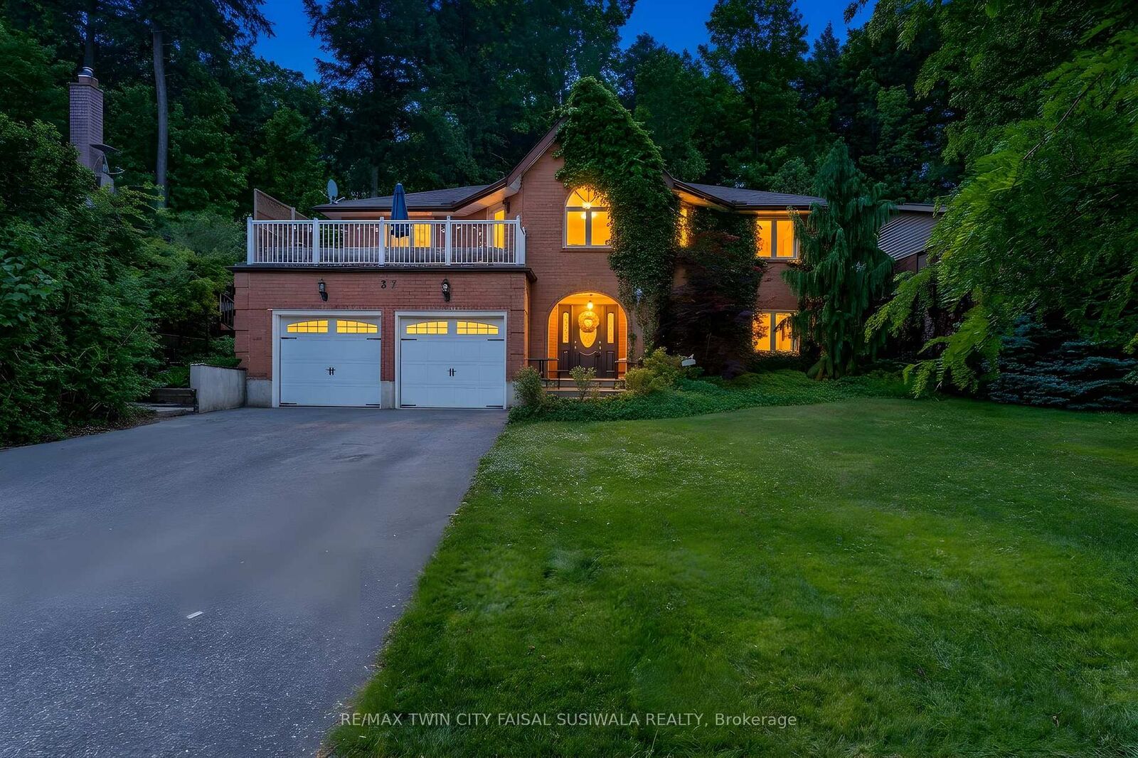 Property Photo: 37 Yellow Birch Drive ON N2N 2M1