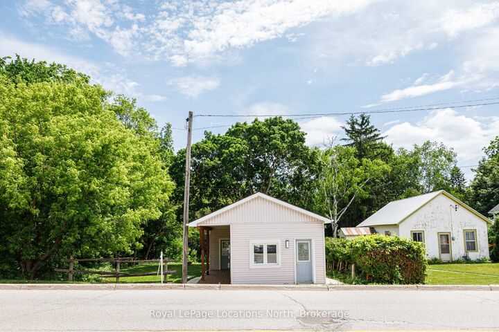 Property Photo: 213 Marsh Street ON N0H 1J0