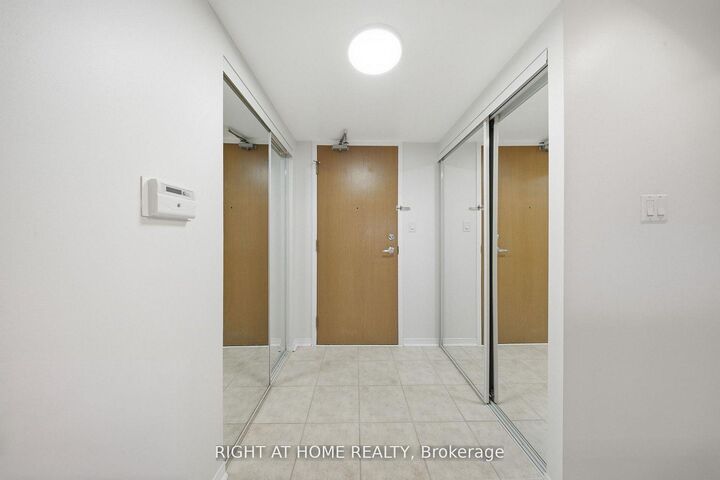 Property Photo:  233 Beecroft Road 1915  ON M2N 6Z9 