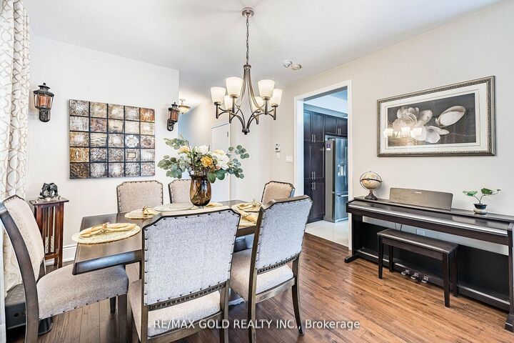 Property Photo:  74 Walker Boulevard  ON L9R 0N3 