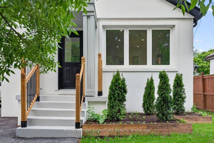 Property Photo:  297 Kennedy Road  ON M1N 3P6 