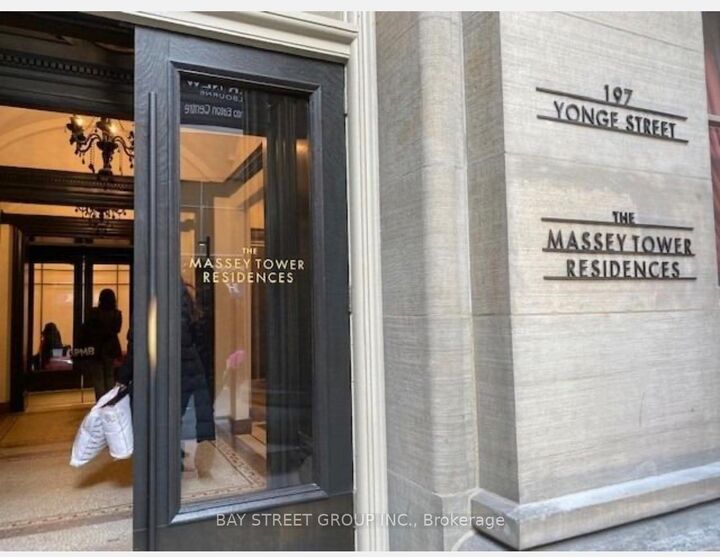 Property Photo:  197 Yonge Street 4209  ON M5B 0C1 