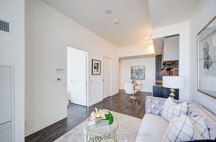 Property Photo: 1000 Portage Parkway 1712 ON L4K 0L1
