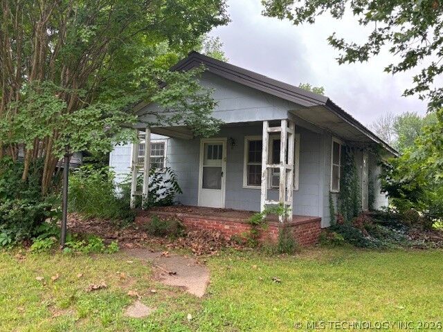 Property Photo: 103 E Commercial Street OK 74470
