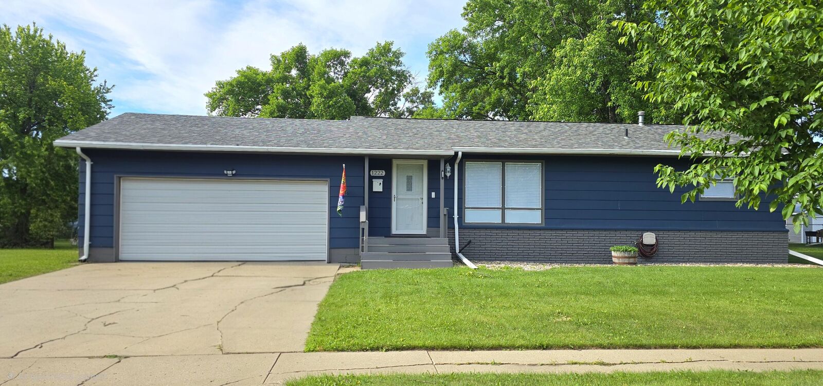 Property Photo: 1222 NE 11th Avenue SD 57401