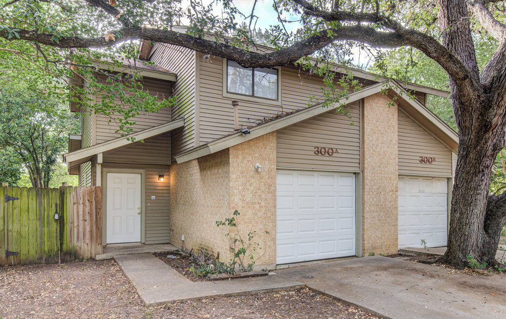 Property Photo:  300 Villa Oaks Circle A  TX 78745 