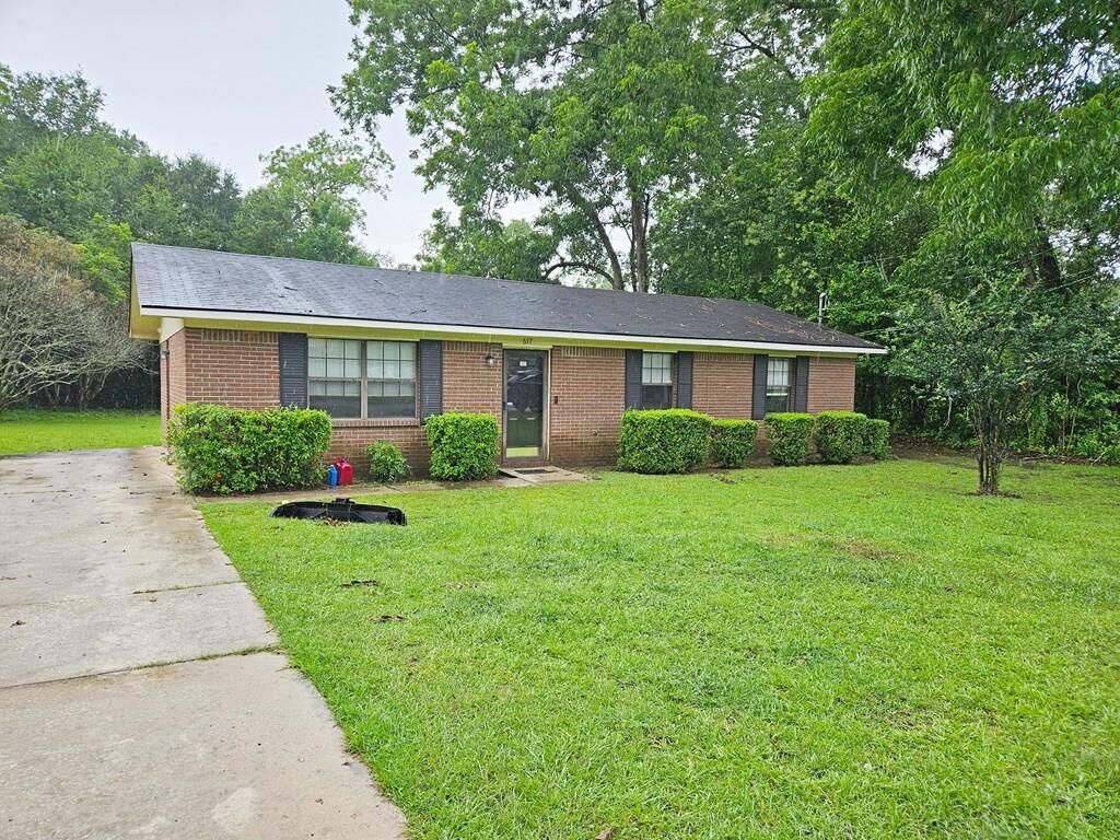 Property Photo: 617 NE Geise Ave GA 39842