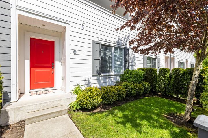 Property Photo: 16337 15 Avenue 26 BC V4A 0C3