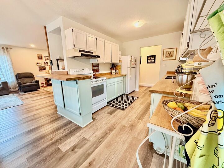 Property Photo:  5607 Wakefield Road  BC V7Z 0N3 