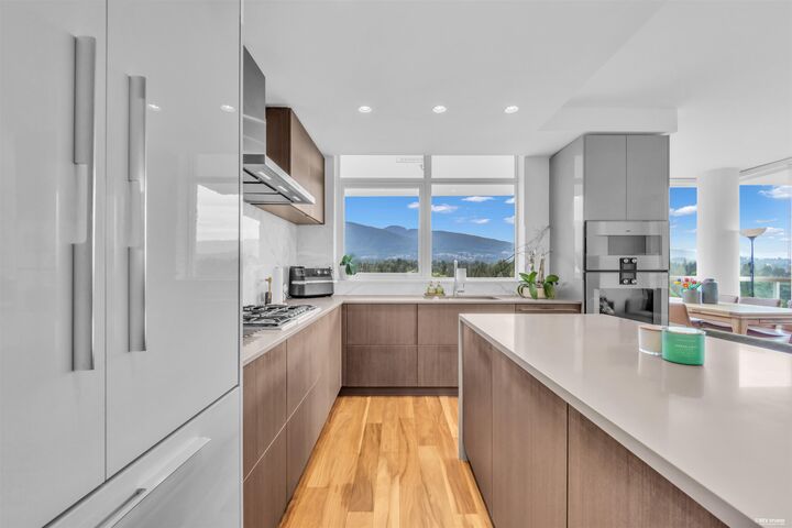 Property Photo: 1632 Lions Gate Lane 2001 BC V7P 0E2