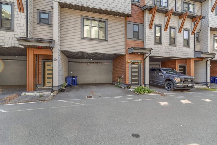 Property Photo: 45608 Bernard Avenue 5 BC V2P 1H8