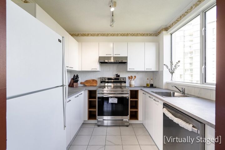 Property Photo:  7680 Granville Avenue 701  BC V6Y 4B9 
