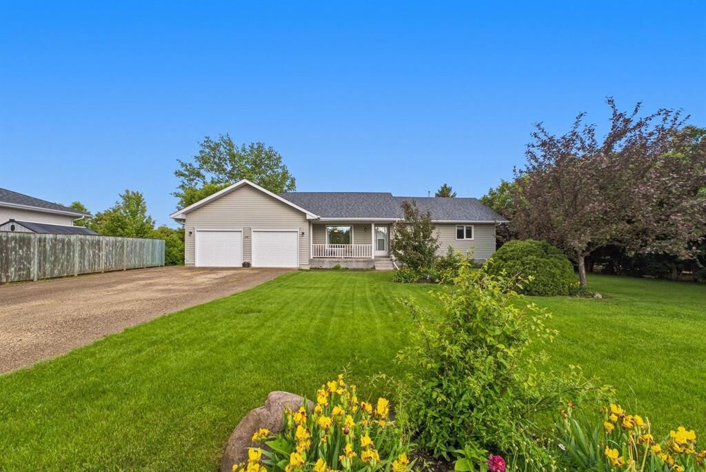 Property Photo: 24 Poplar Drive MB R5N 0K5