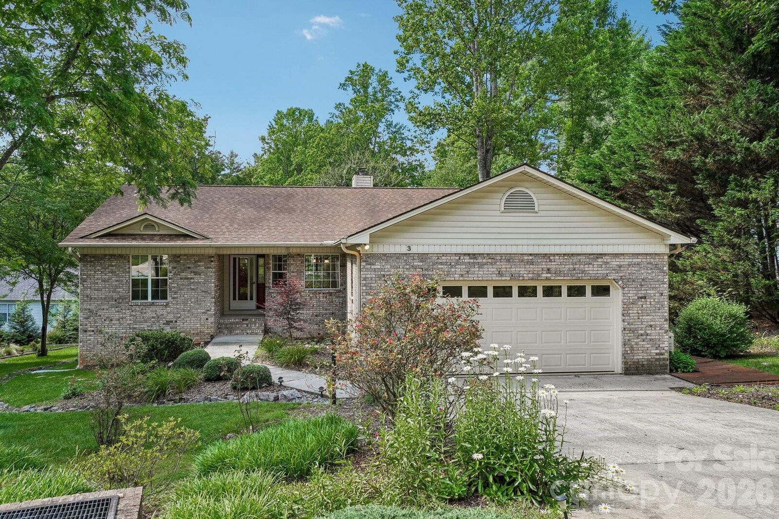 Property Photo:  3 Wentworth Court  NC 28729 