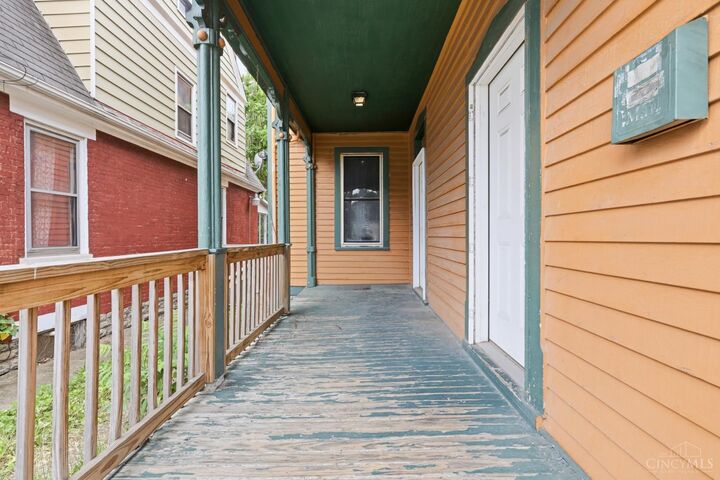 Property Photo:  