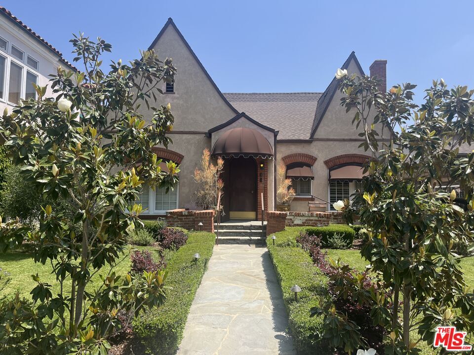 Property Photo: 214 Foothill Rd CA 90210