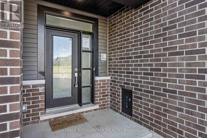 Property Photo:  2063 Caltra Crescent  ON K2V 6V4 