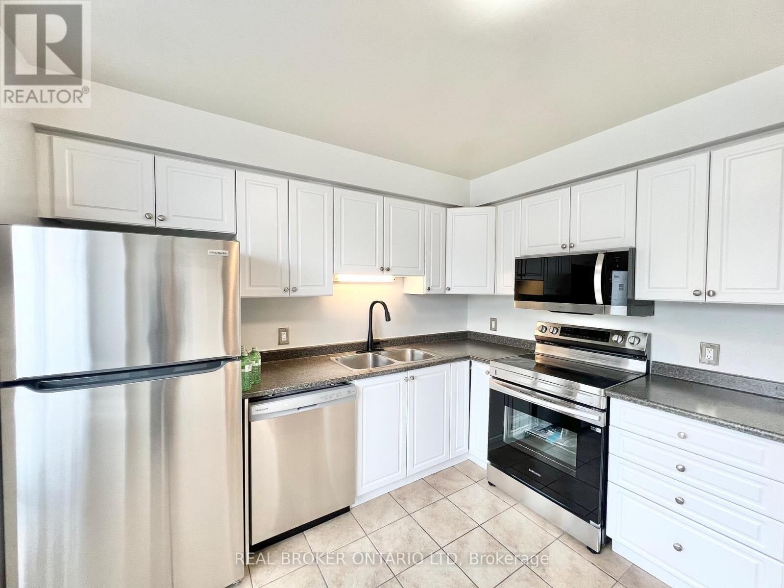 Property Photo: 135 Belmont Drive 37 ON N6J 4J3