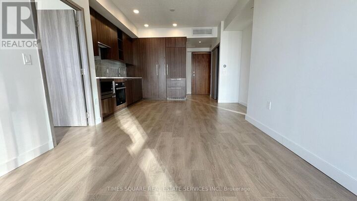 Property Photo: 85 McMahon Drive 3509 ON M2K 0H1
