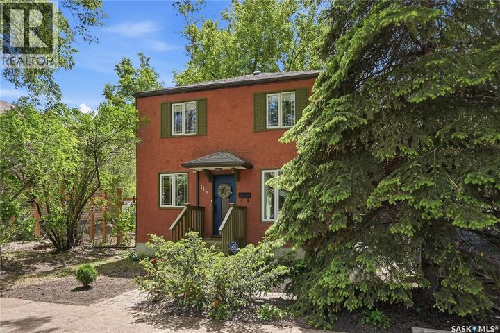 Property Photo:  114 7th Street E  SK S7H 0W8 