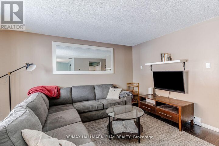 Property Photo:  22 Meadow Lane 8  ON L4N 7K2 