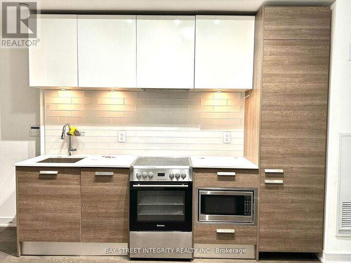 Property Photo:  57 St Joseph Street 1323  ON M5S 0C5 