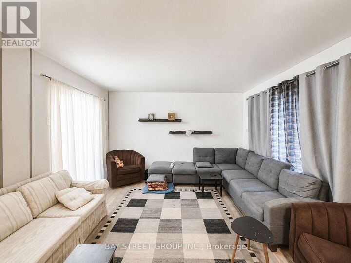 Property Photo: 22 Rosamond Crescent ON N6E 2M8