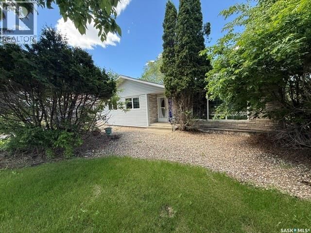 Property Photo:  245 Queen Elizabeth Boulevard  SK S0A 1S0 