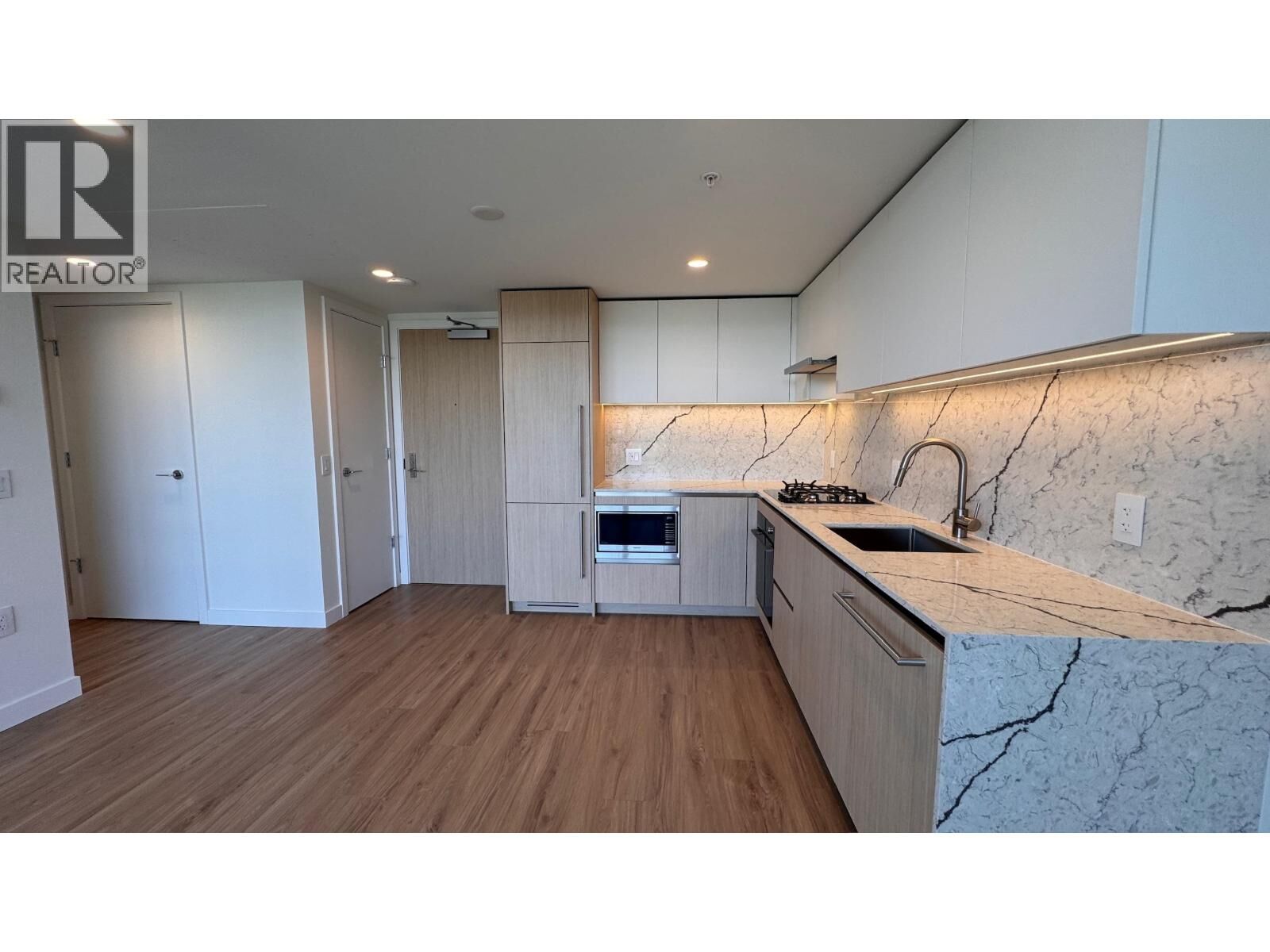 Property Photo:  2135 Springer Avenue 16xx  BC V5B 3K4 