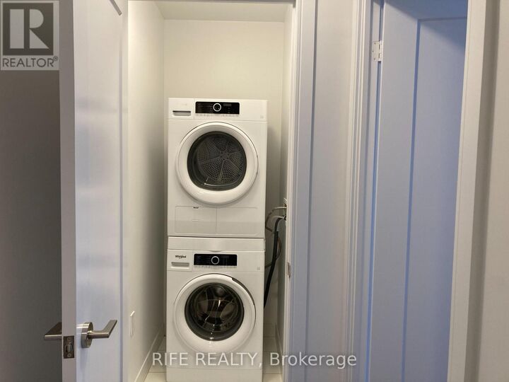 Property Photo:  275 Village Green Square 1617  ON M1S 0L8 