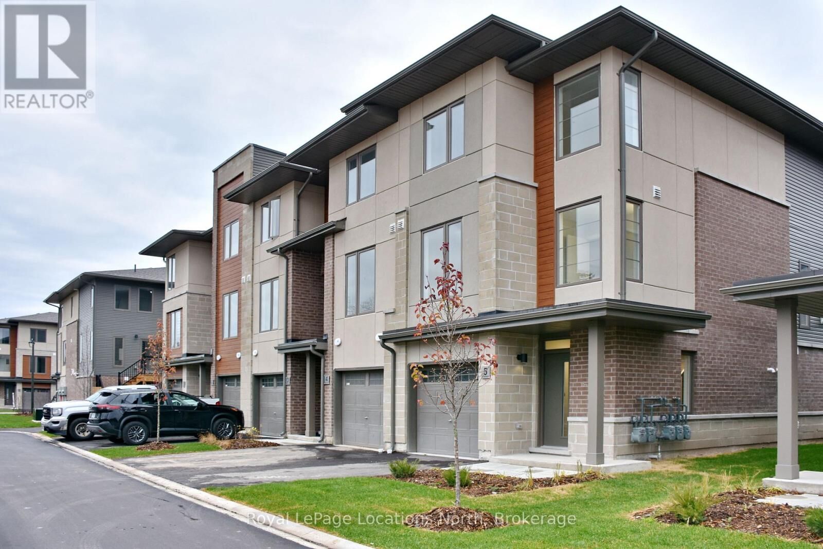 Property Photo:  35 Dawson Drive 5  ON L9Y 2L8 