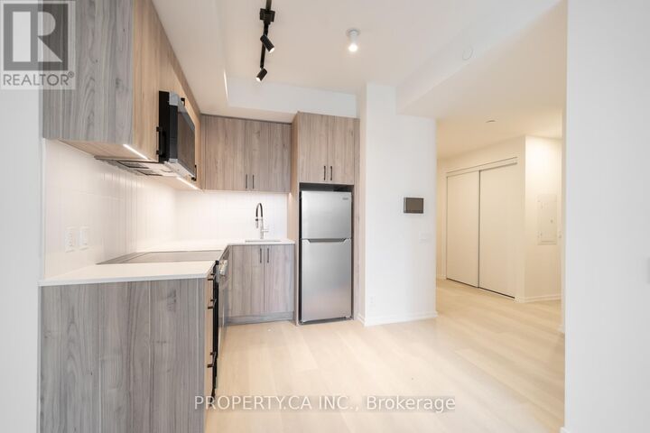 Property Photo:  109 Erskine Avenue 604  ON M4P 0G8 