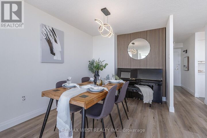 Property Photo:  121 Ling Road 1509  ON M1E 4Y2 