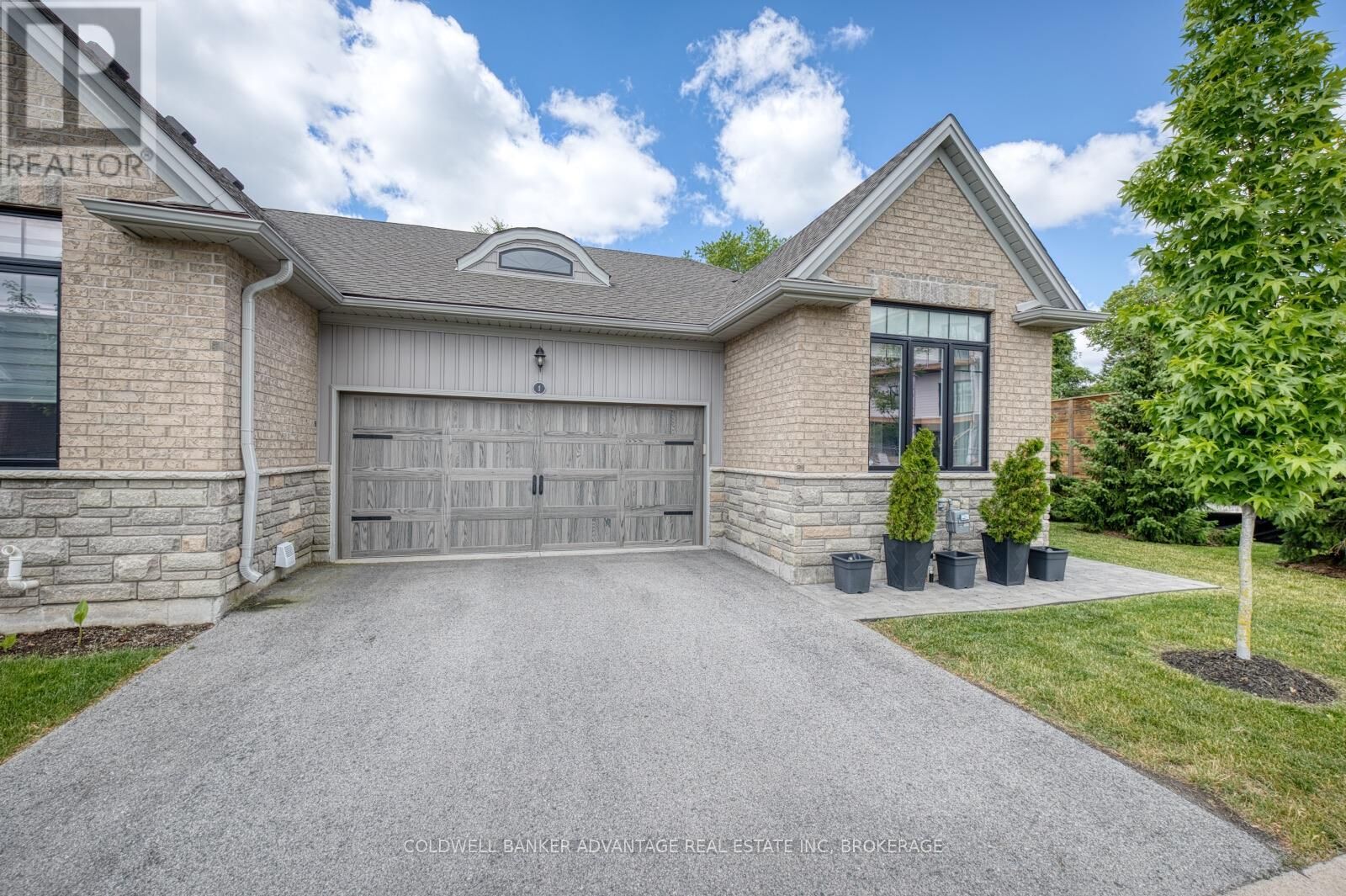 Property Photo:  1 Borden Trail  ON L3C 0H1 