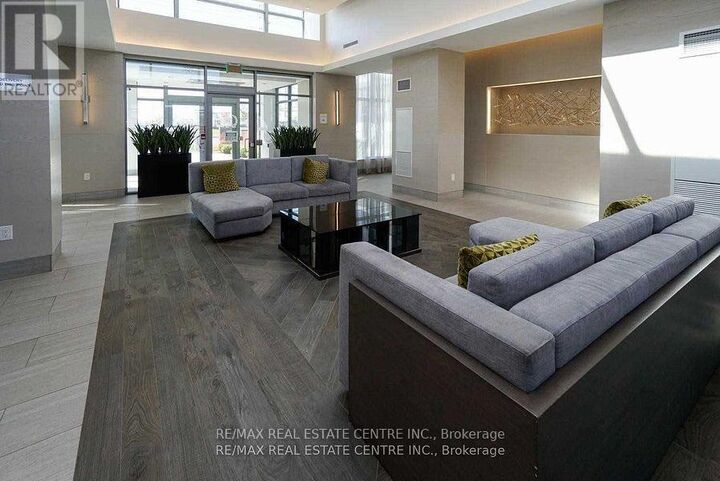 Property Photo:  4633 Glen Erin Drive Ph09  ON L5N 3L3 