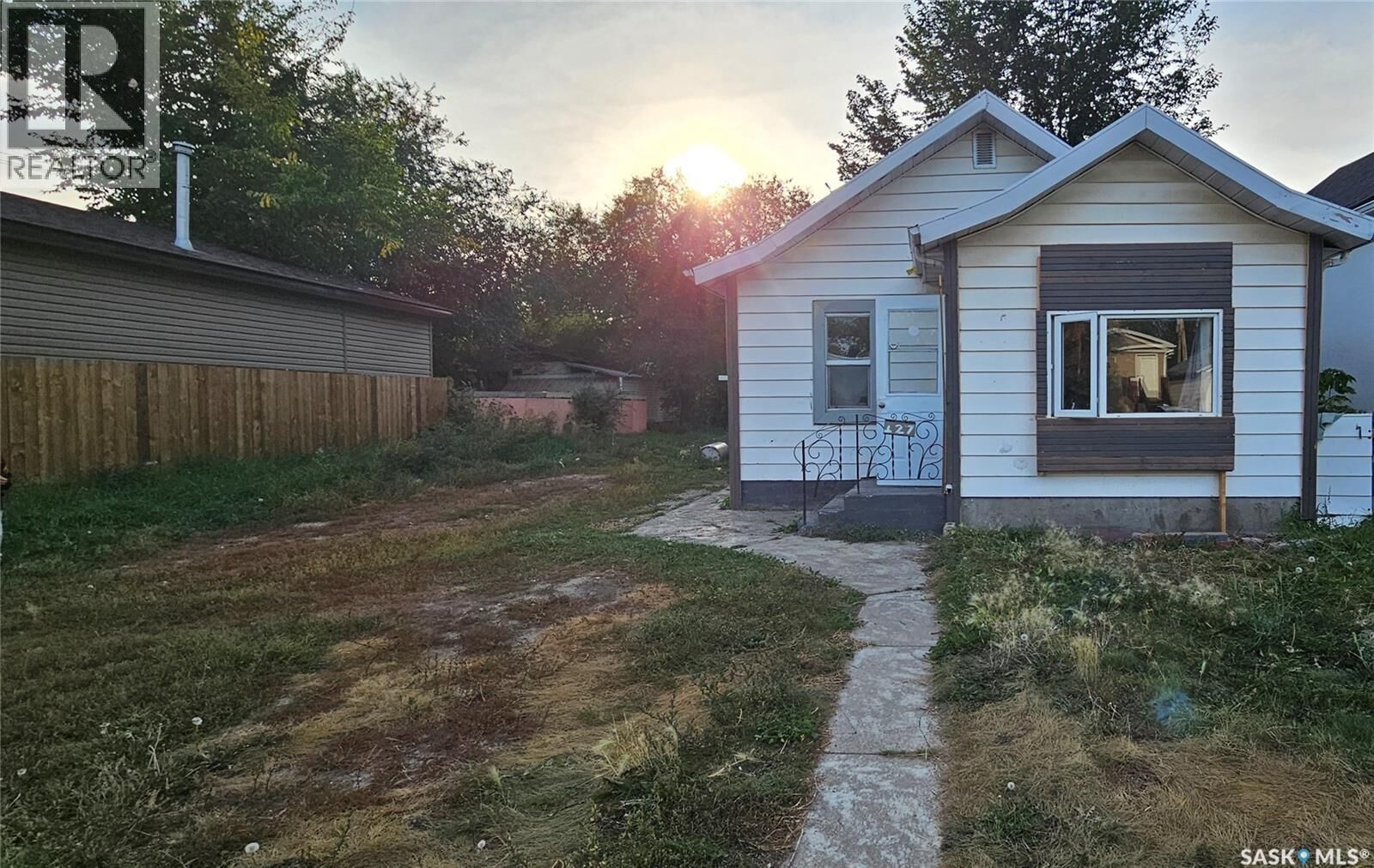 Property Photo: 127 M Avenue S SK S7M 2K1