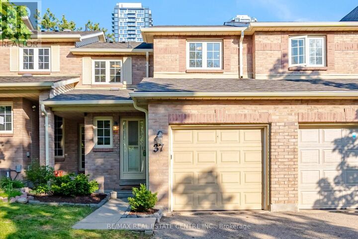 Property Photo:  35 Ceremonial Drive 37  ON L5R 3G6 