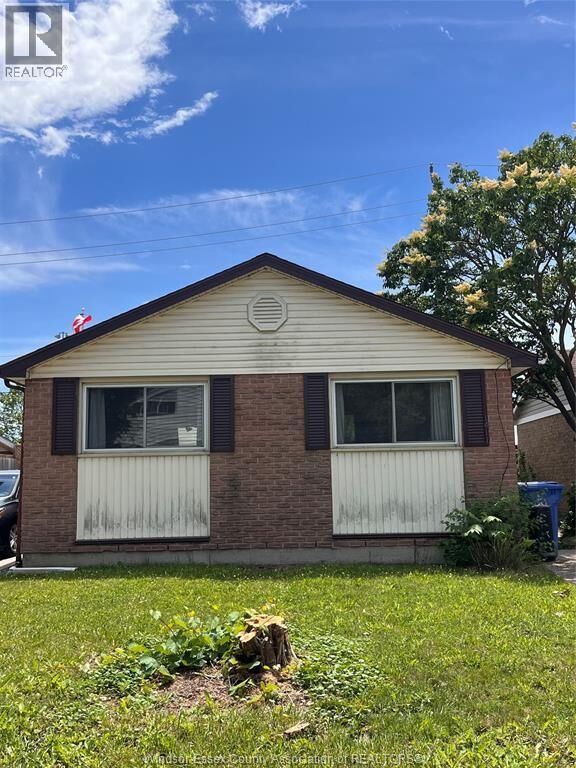 Property Photo: 1411 Bayswater Crescent ON N8S 4K4