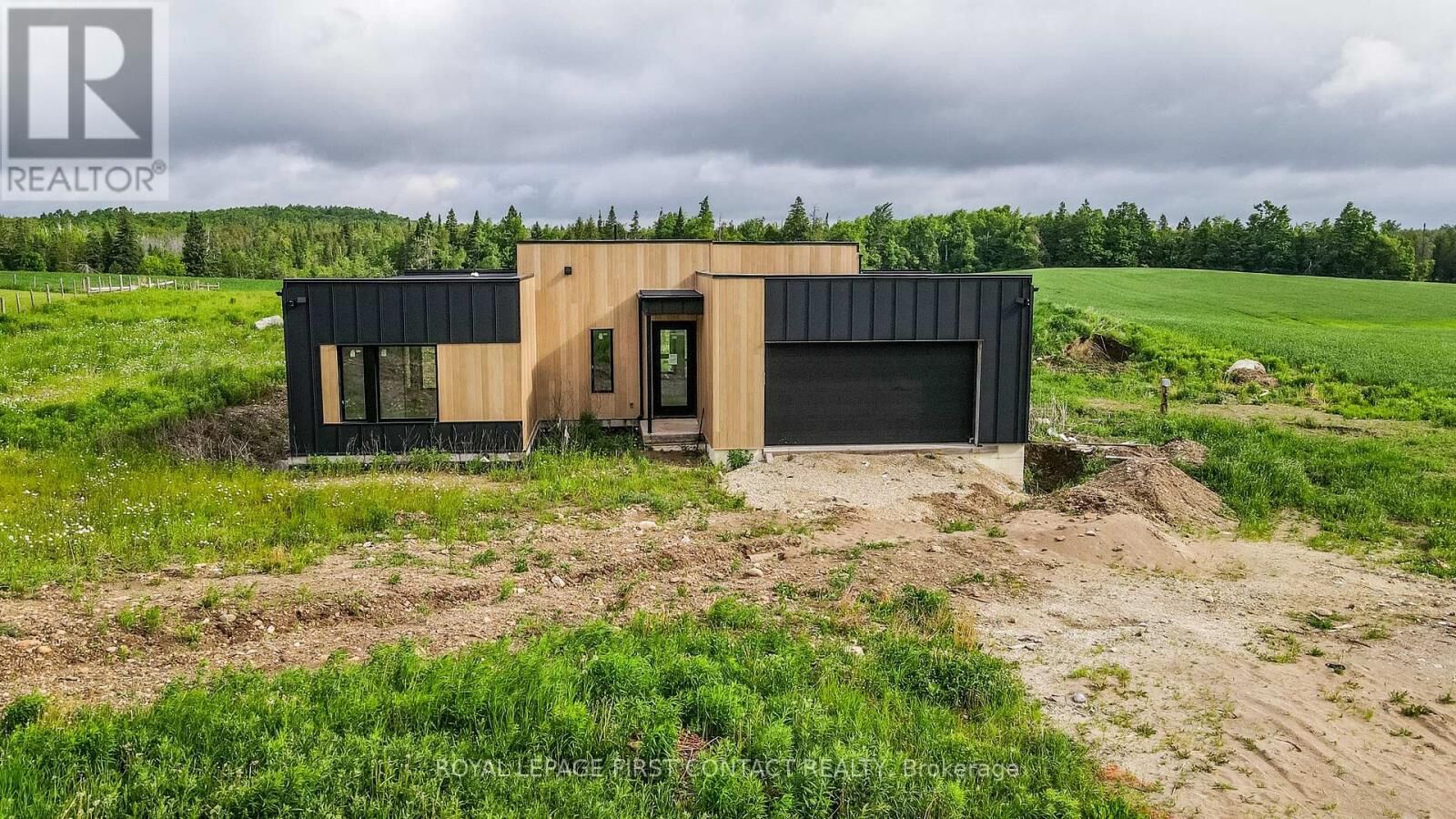 Property Photo: 9694 6 7 Nottawasaga Sideroad ON L0M 1G0
