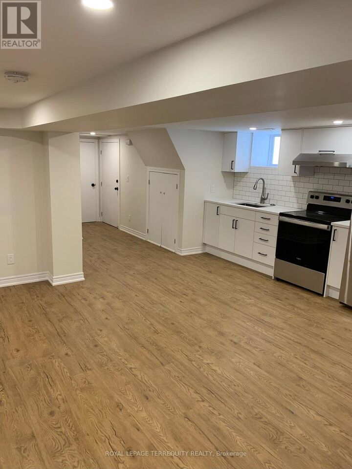 Property Photo:  1527 Dufferin Street Lower  ON M6H 3L5 