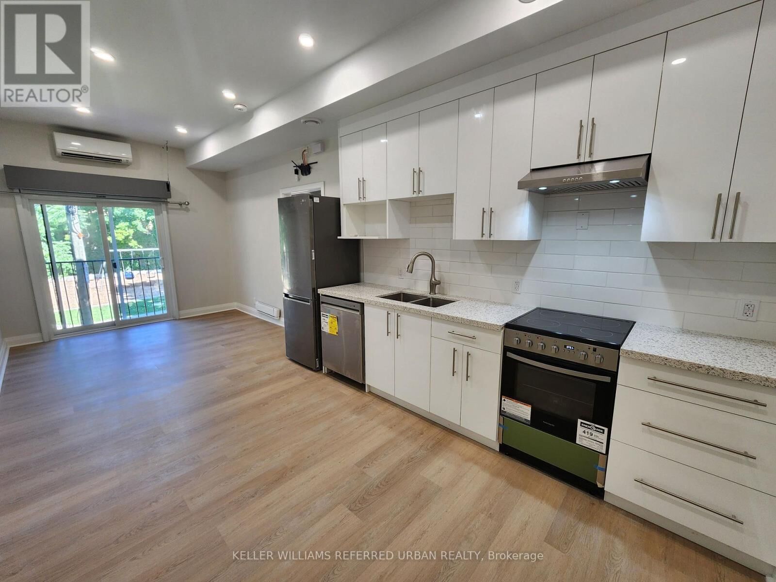 Property Photo:  998 Bloor Street West 4  ON M6H 1L8 