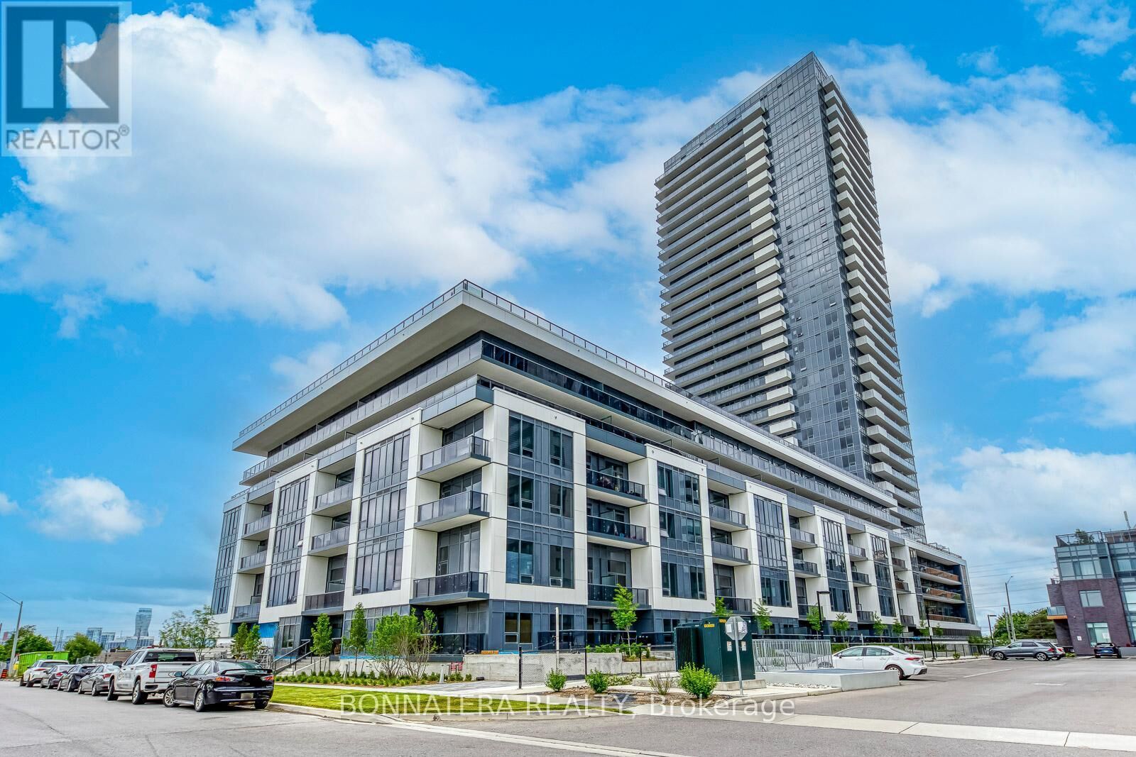 Property Photo:  5105 Hurontario Street 408  ON L4Z 0C9 