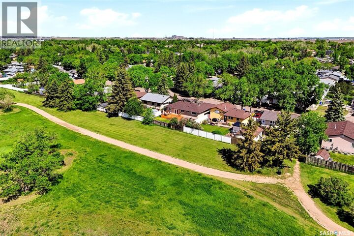 Property Photo:  39 Bothwell Crescent  SK S4R 5Y7 