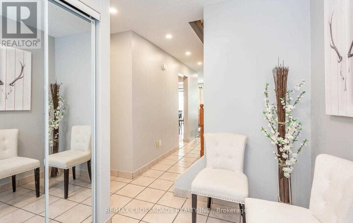 Property Photo:  5041 Rundle Court  ON L5M 4A4 