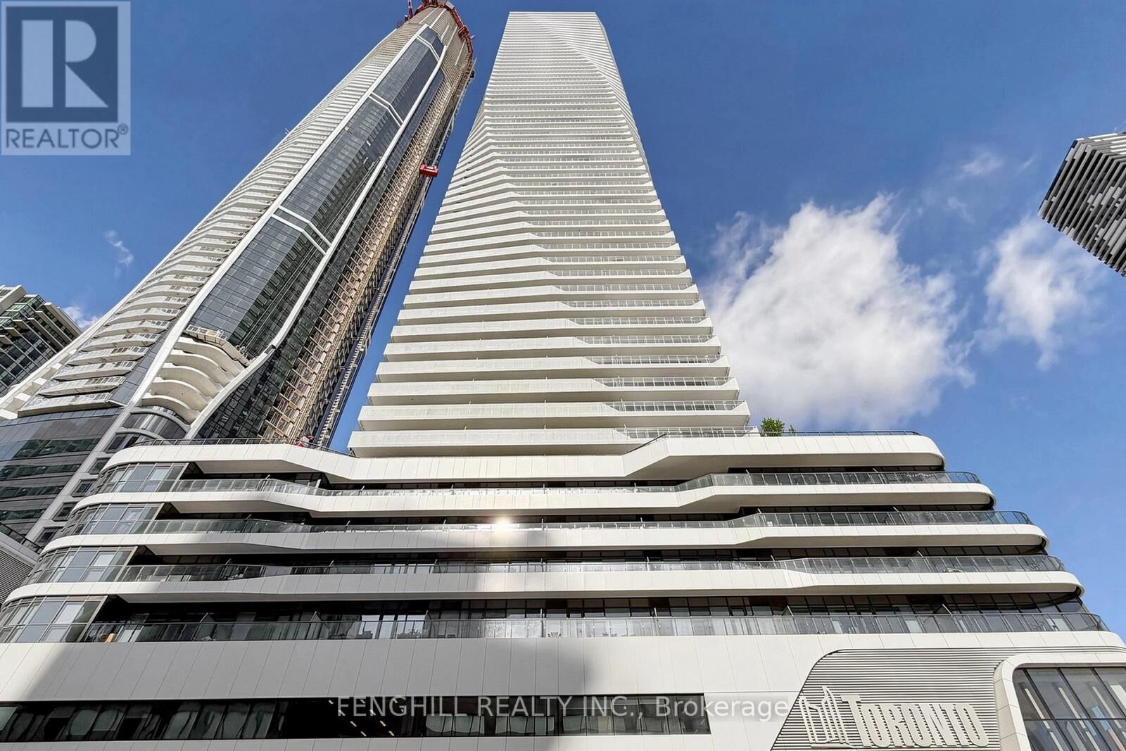 Property Photo:  28 Freeland Street 2104  ON M5E 0E3 