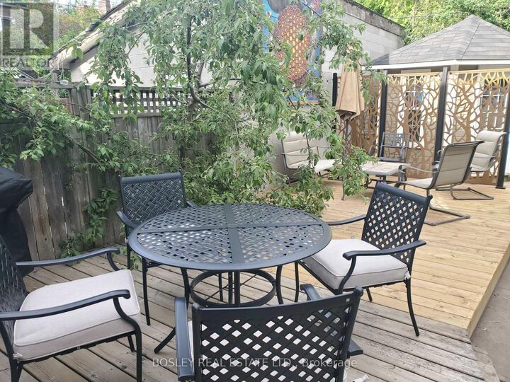 Property Photo:  597 Carlaw Avenue Upper  ON M4K 3K4 