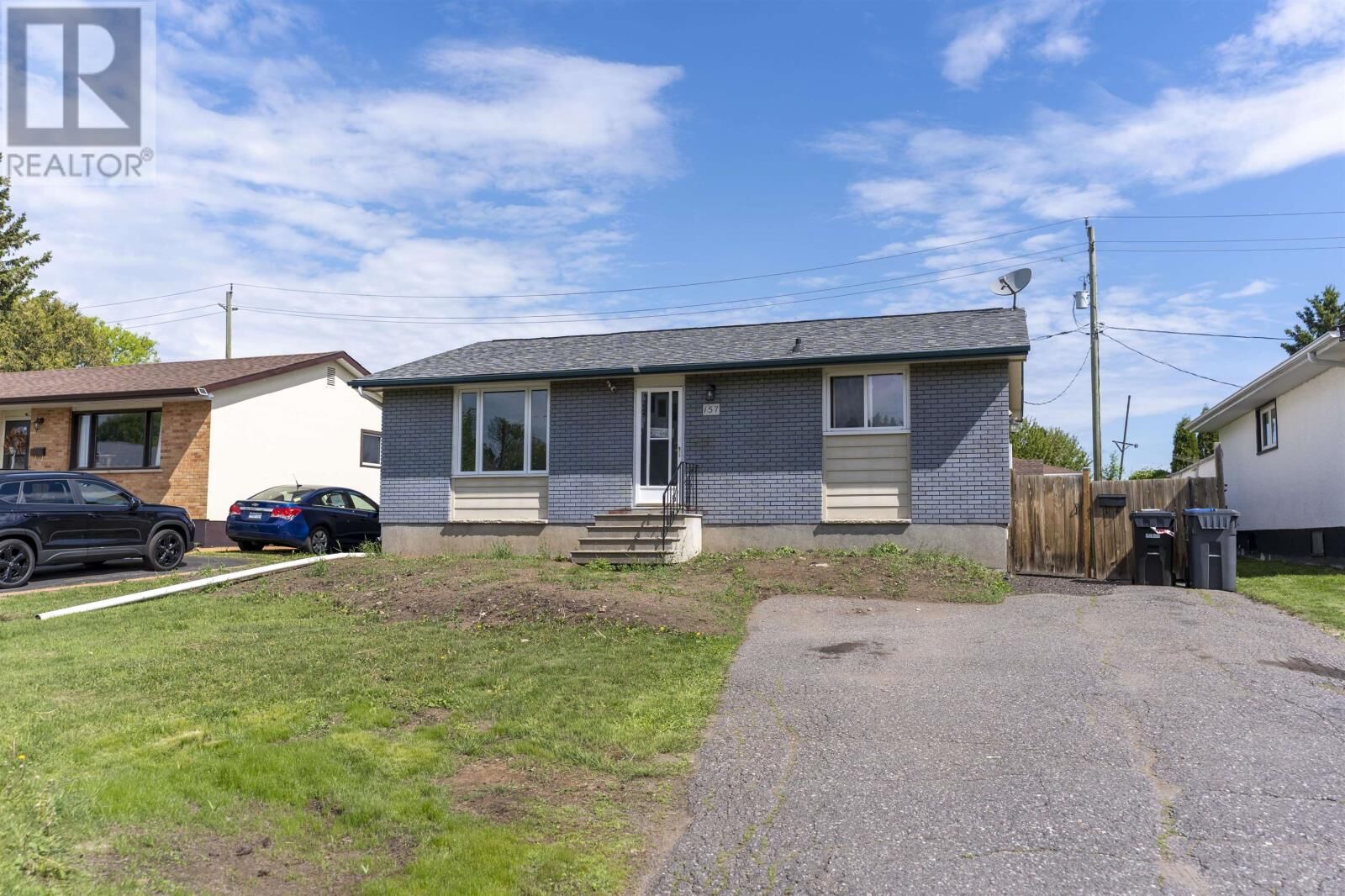 Property Photo: 157 Newberry Cres ON P7C 2E4