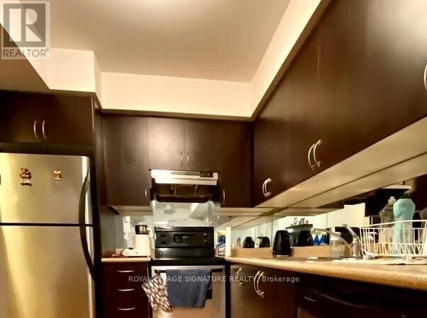 Property Photo:  4975 Southampton Drive 180  ON L5M 8C9 