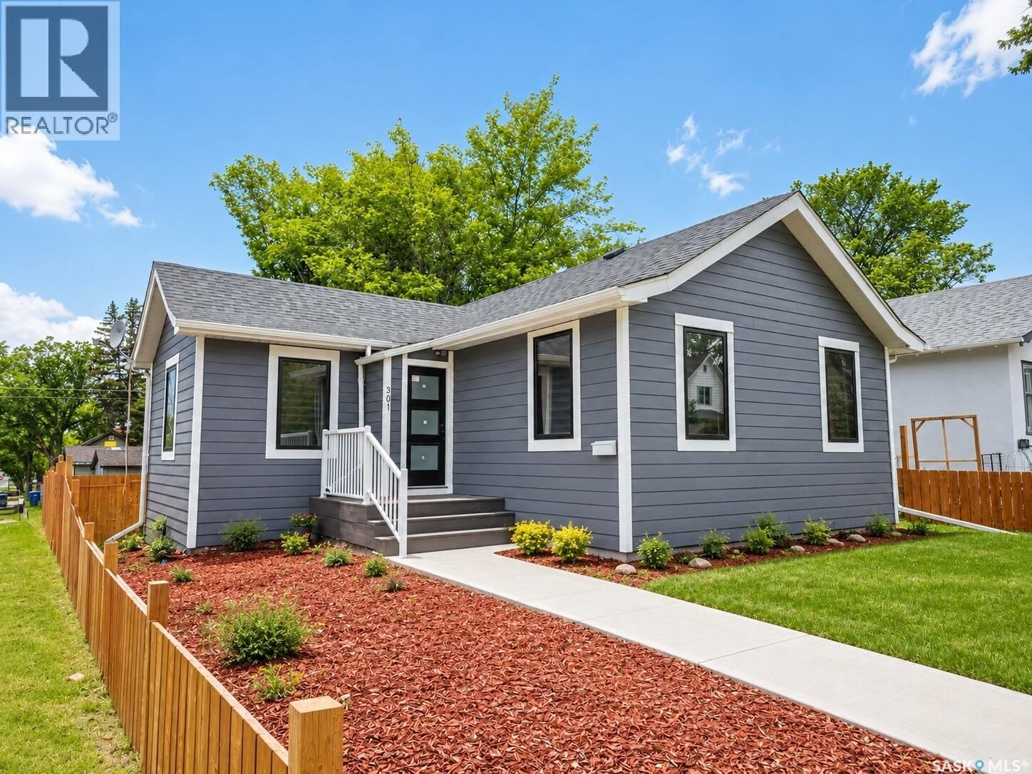 Property Photo:  301 J Avenue N  SK S7K 2K1 