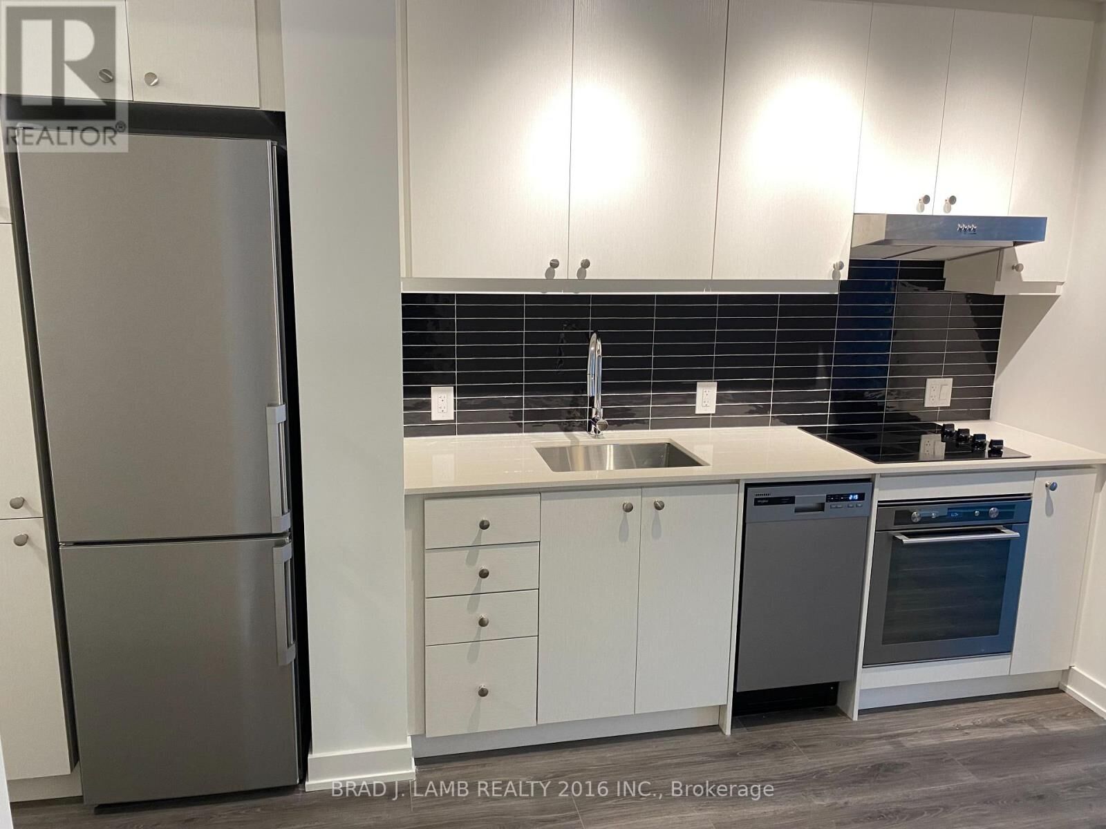 Property Photo: 9 Tecumseth Street 713 ON M5V 0S5